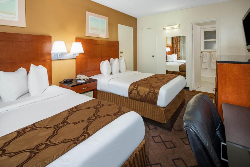 Travelodge by Wyndham Burbank-Glendale Main image