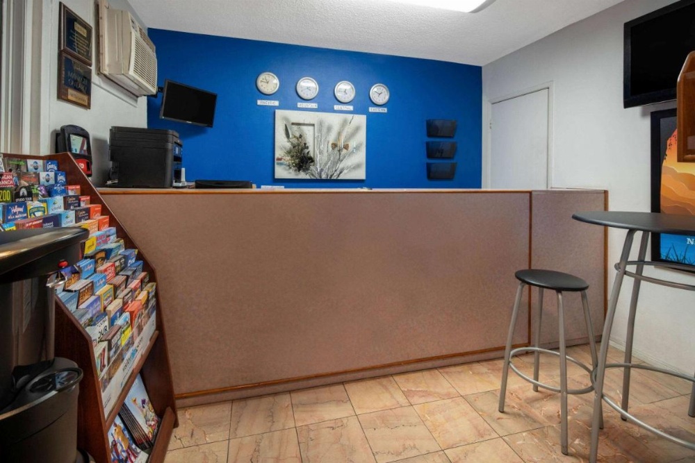 Travelodge by Wyndham Burbank-Glendale Image 6
